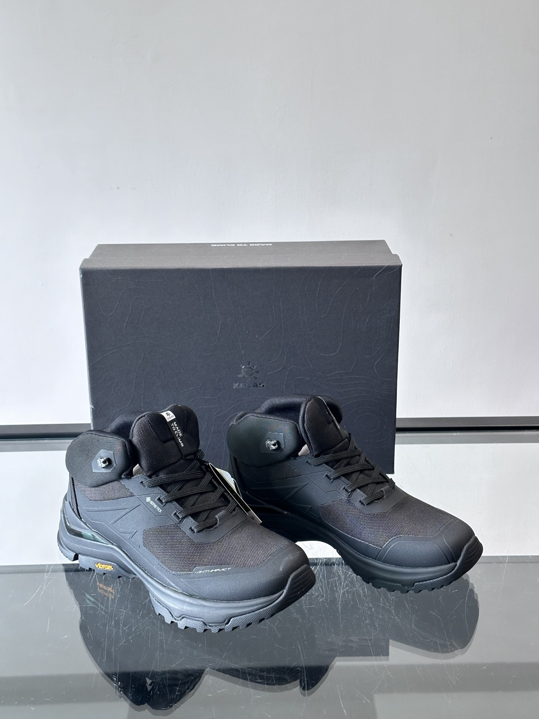 凯乐石界山GTXMID徒步鞋，专为中低海拔山野徒步设计，密实防砂网布鞋面+加固鞋头，有效阻挡砂石，保护脚