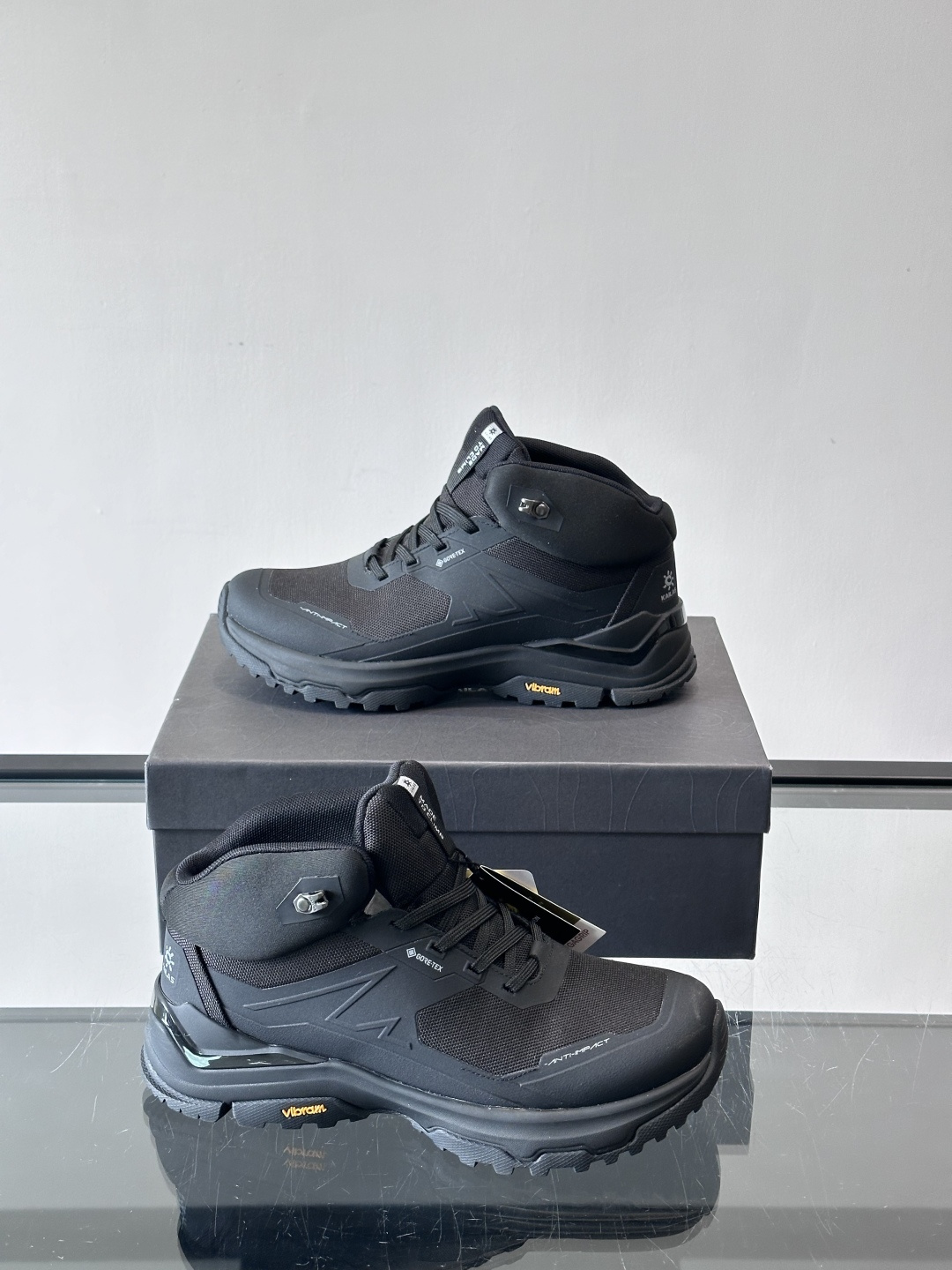 凯乐石界山GTXMID徒步鞋，专为中低海拔山野徒步设计，密实防砂网布鞋面+加固鞋头，有效阻挡砂石，保护脚