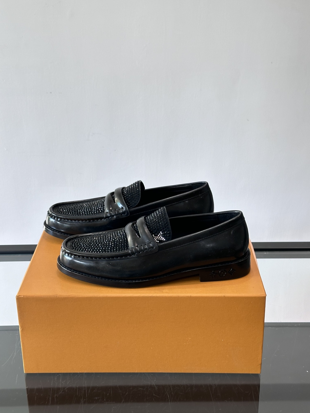 ◾️▫️L.v~高端男士正装休闲皮鞋，经典款，高端大气，进口牛皮打造，小牛皮透气内里，真皮大底，顶级品质