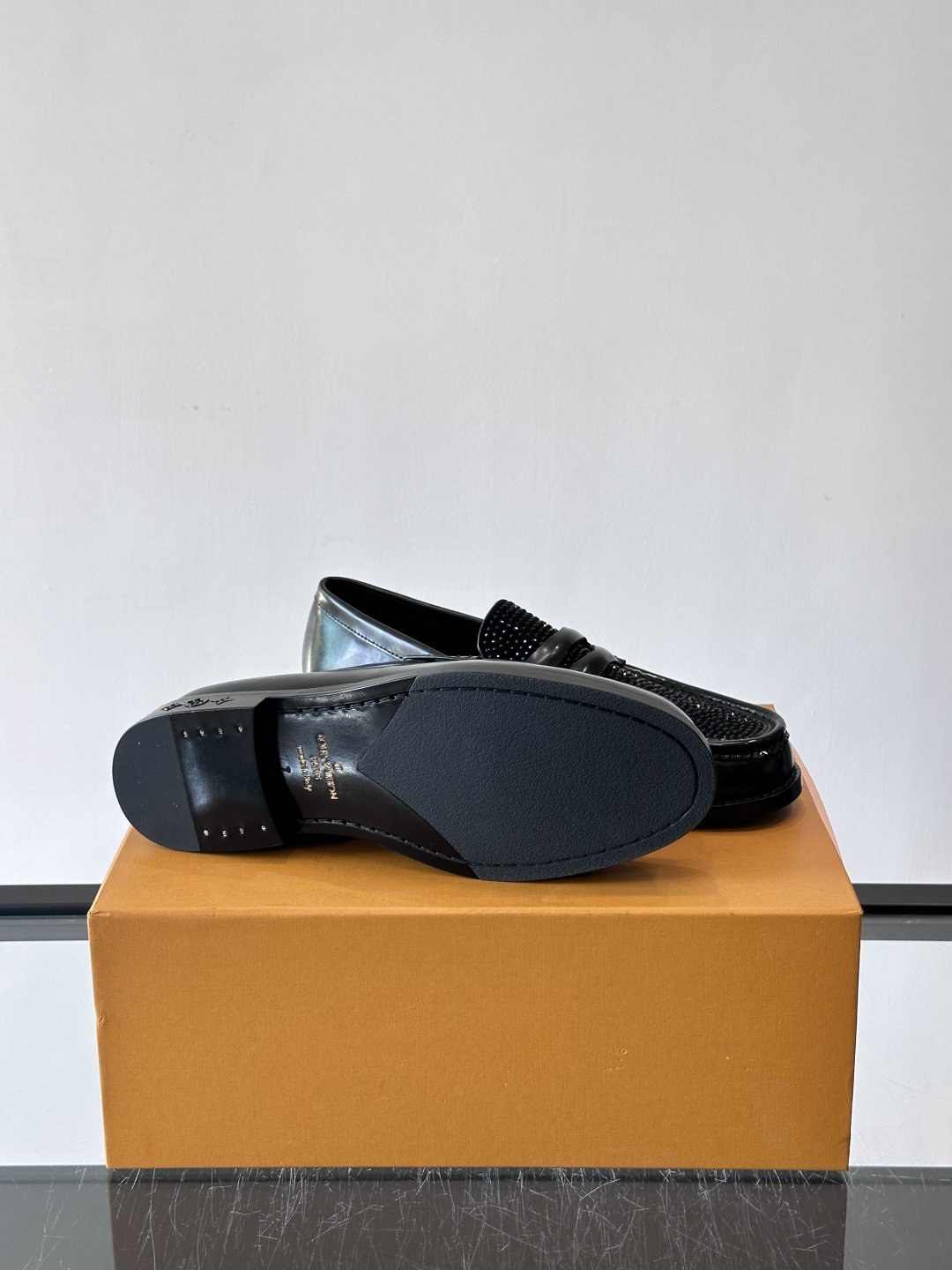 ◾️▫️L.v~高端男士正装休闲皮鞋，经典款，高端大气，进口牛皮打造，小牛皮透气内里，真皮大底，顶级品质