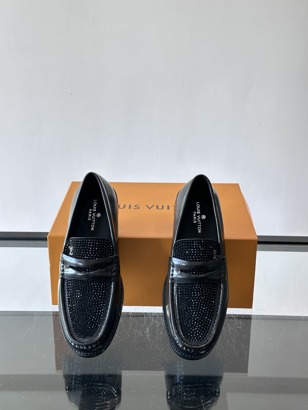 ◾️▫️L.v~高端男士正装休闲皮鞋，经典款，高端大气，进口牛皮打造，小牛皮透气内里，真皮大底，顶级品质