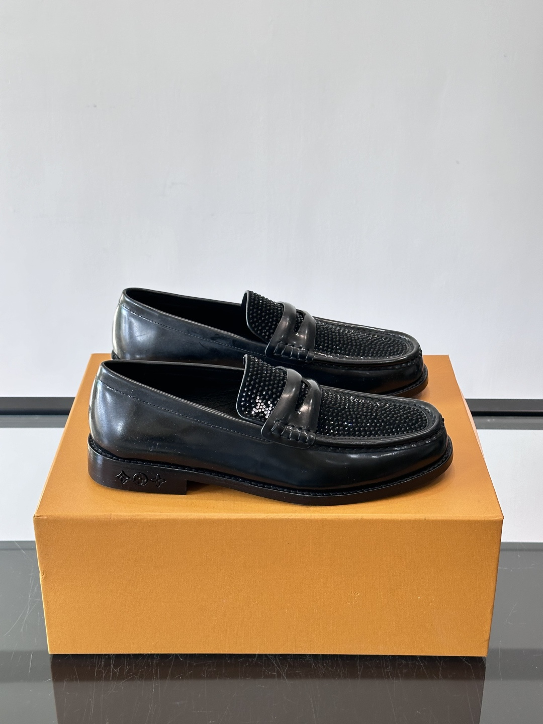 ◾️▫️L.v~高端男士正装休闲皮鞋，经典款，高端大气，进口牛皮打造，小牛皮透气内里，真皮大底，顶级品质