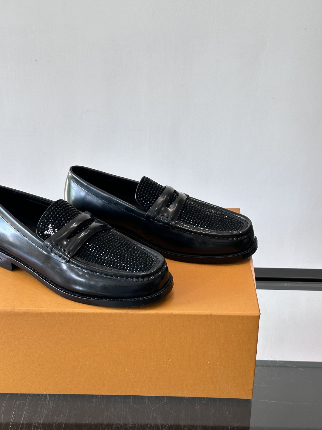 ◾️▫️L.v~高端男士正装休闲皮鞋，经典款，高端大气，进口牛皮打造，小牛皮透气内里，真皮大底，顶级品质