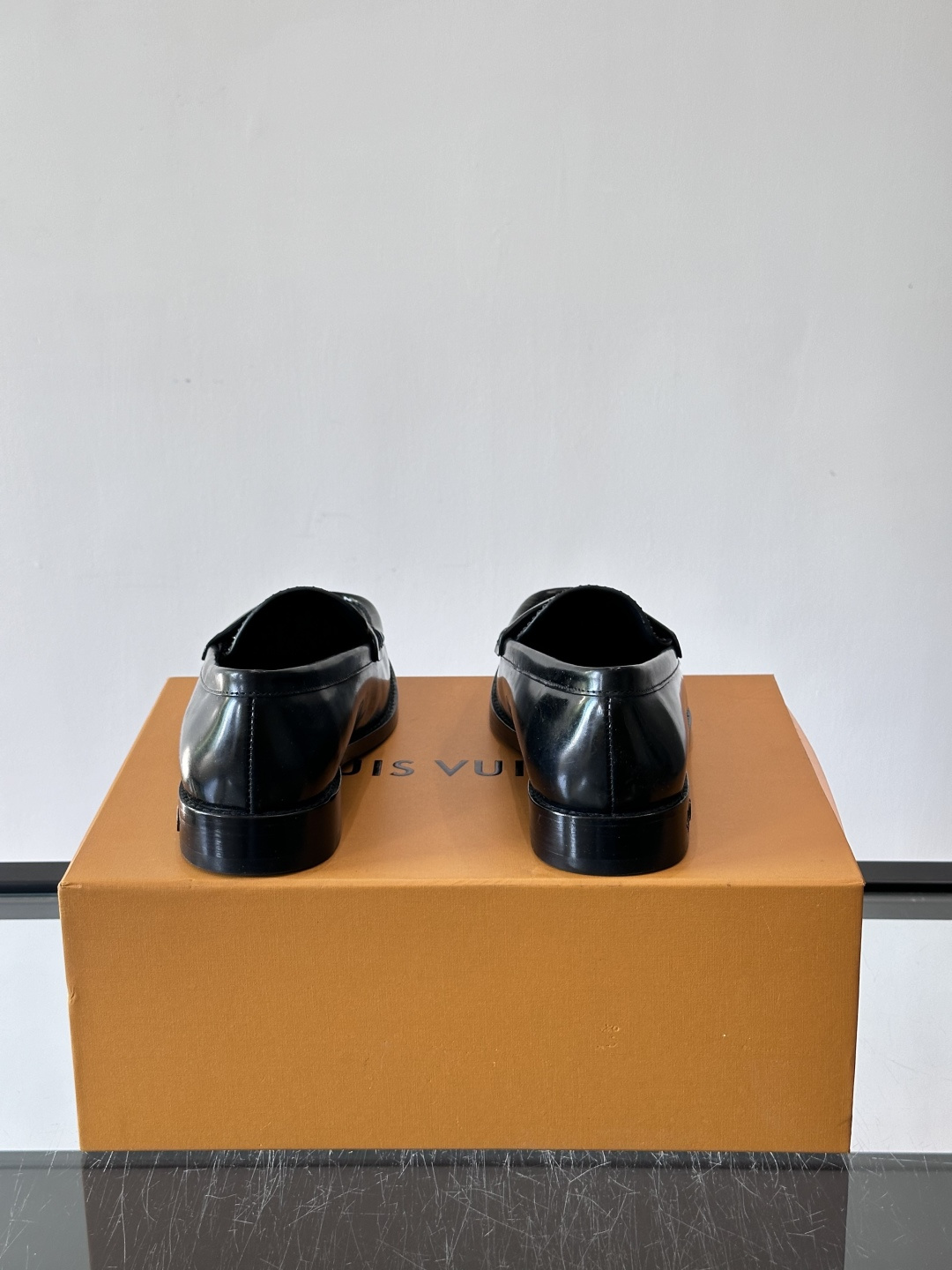 ◾️▫️L.v~高端男士正装休闲皮鞋，经典款，高端大气，进口牛皮打造，小牛皮透气内里，真皮大底，顶级品质