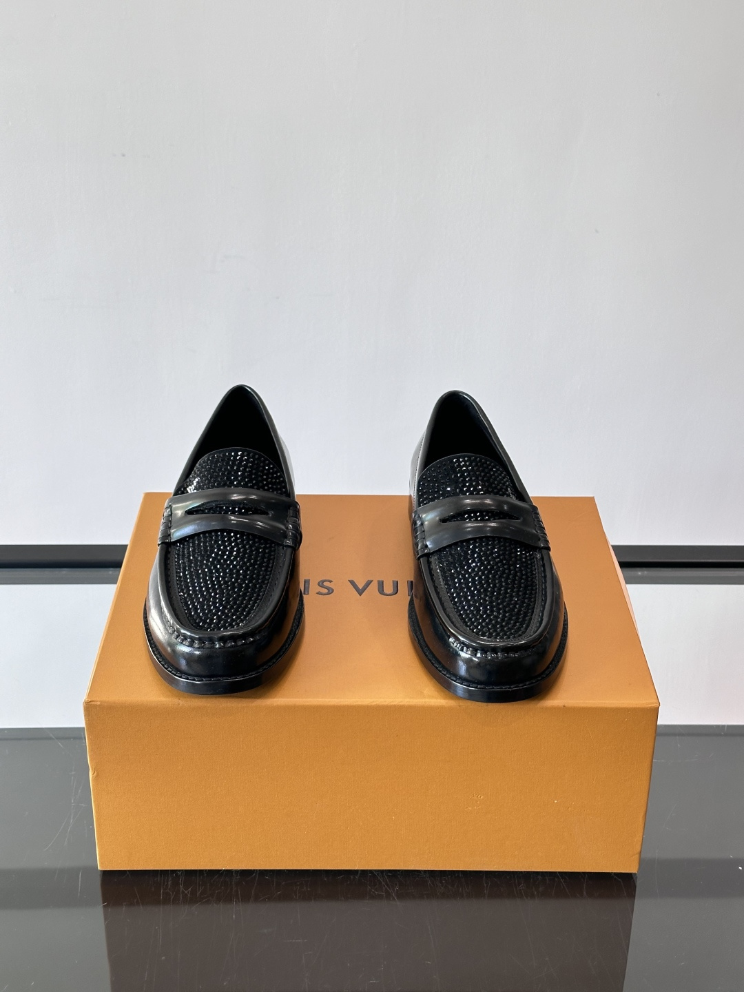 ◾️▫️L.v~高端男士正装休闲皮鞋，经典款，高端大气，进口牛皮打造，小牛皮透气内里，真皮大底，顶级品质