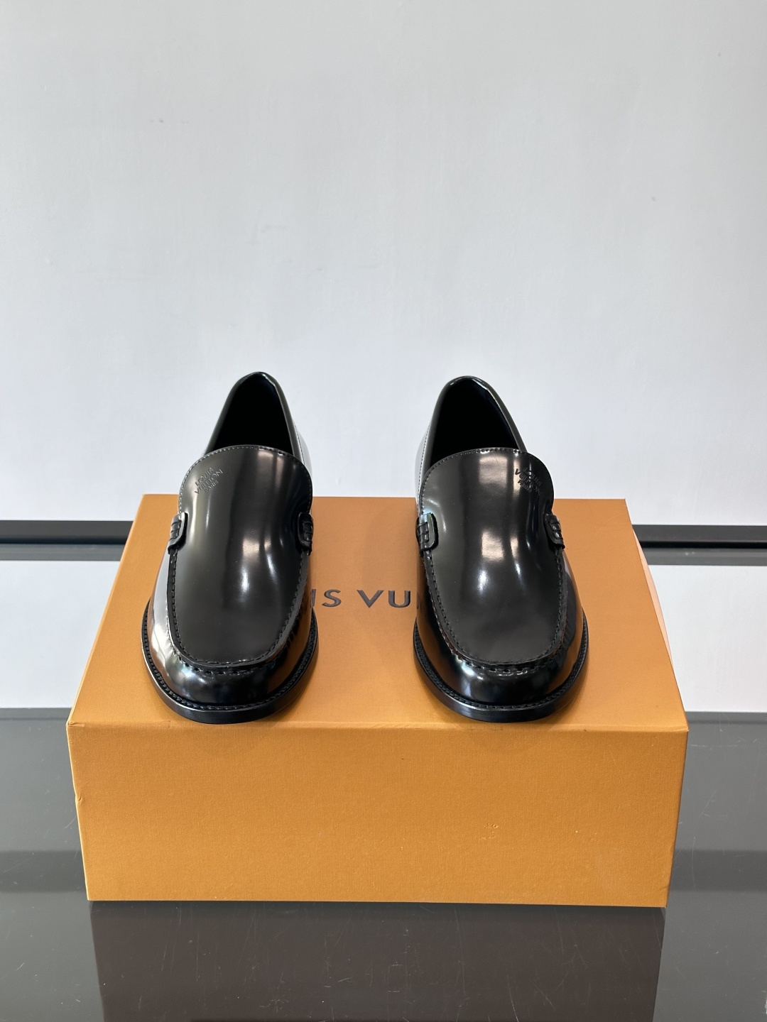 ◾️▫️L.v~高端男士正装休闲皮鞋，经典款，高端大气，进口牛皮打造，小牛皮透气内里，真皮大底，顶级品质