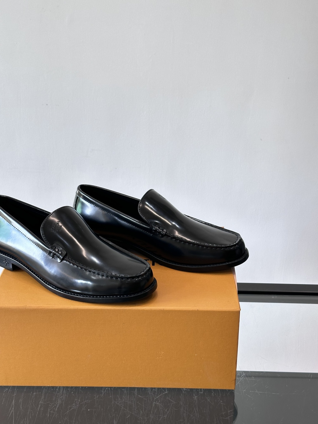 ◾️▫️L.v~高端男士正装休闲皮鞋，经典款，高端大气，进口牛皮打造，小牛皮透气内里，真皮大底，顶级品质