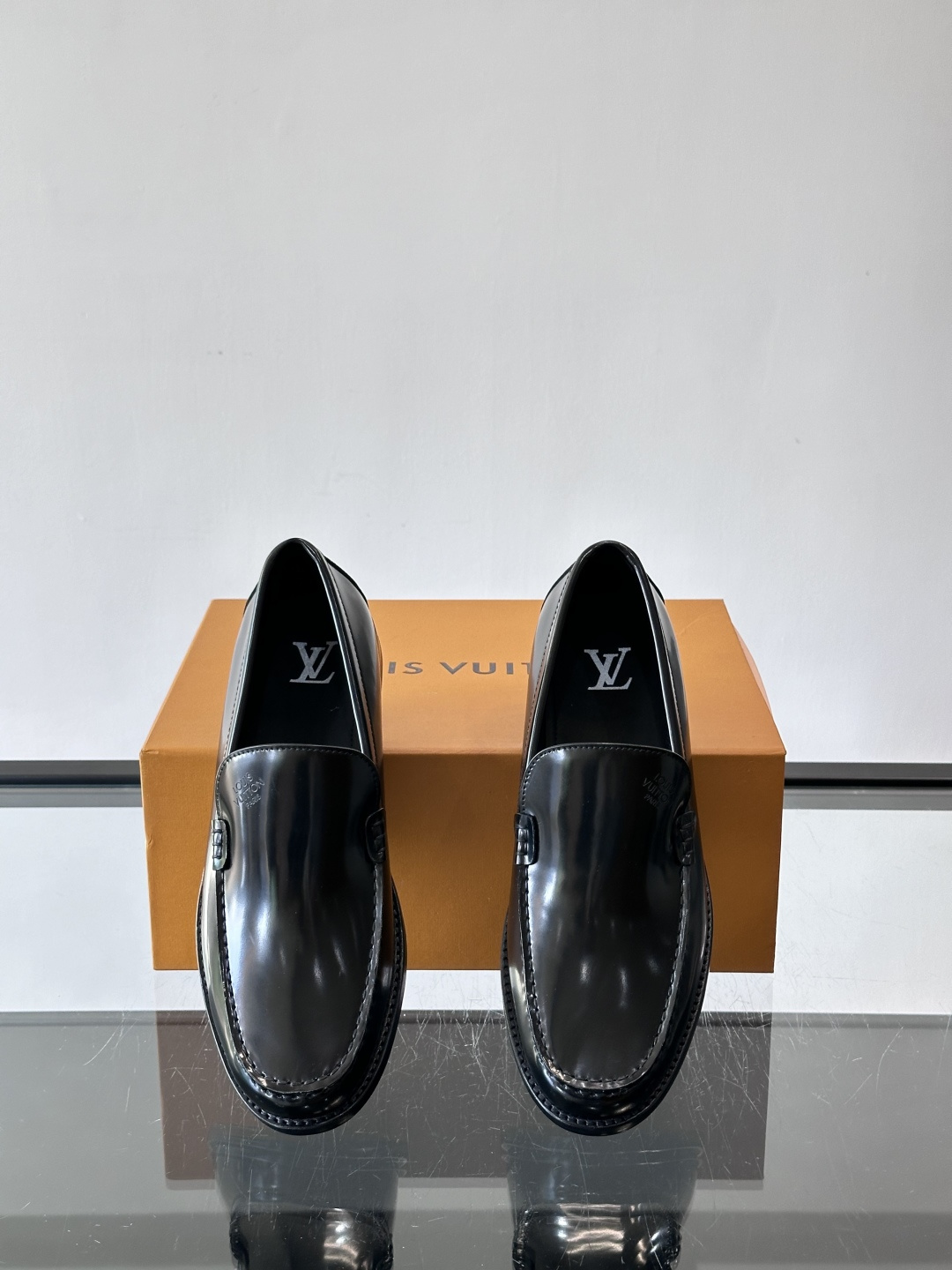 ◾️▫️L.v~高端男士正装休闲皮鞋，经典款，高端大气，进口牛皮打造，小牛皮透气内里，真皮大底，顶级品质