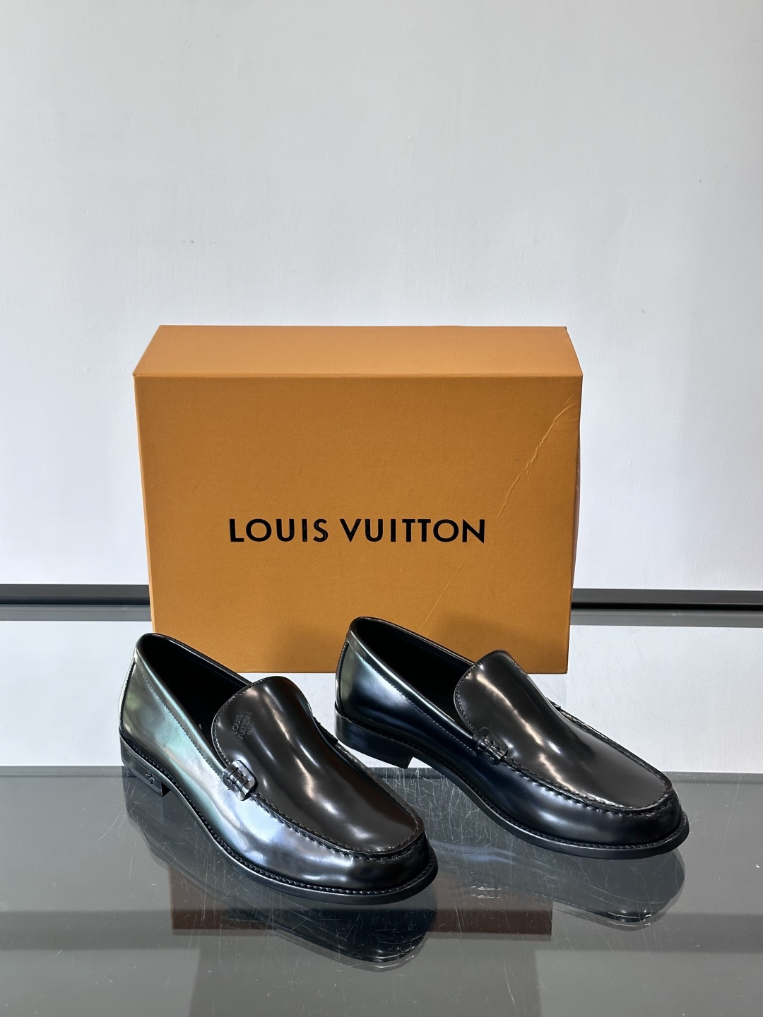 ◾️▫️L.v~高端男士正装休闲皮鞋，经典款，高端大气，进口牛皮打造，小牛皮透气内里，真皮大底，顶级品质