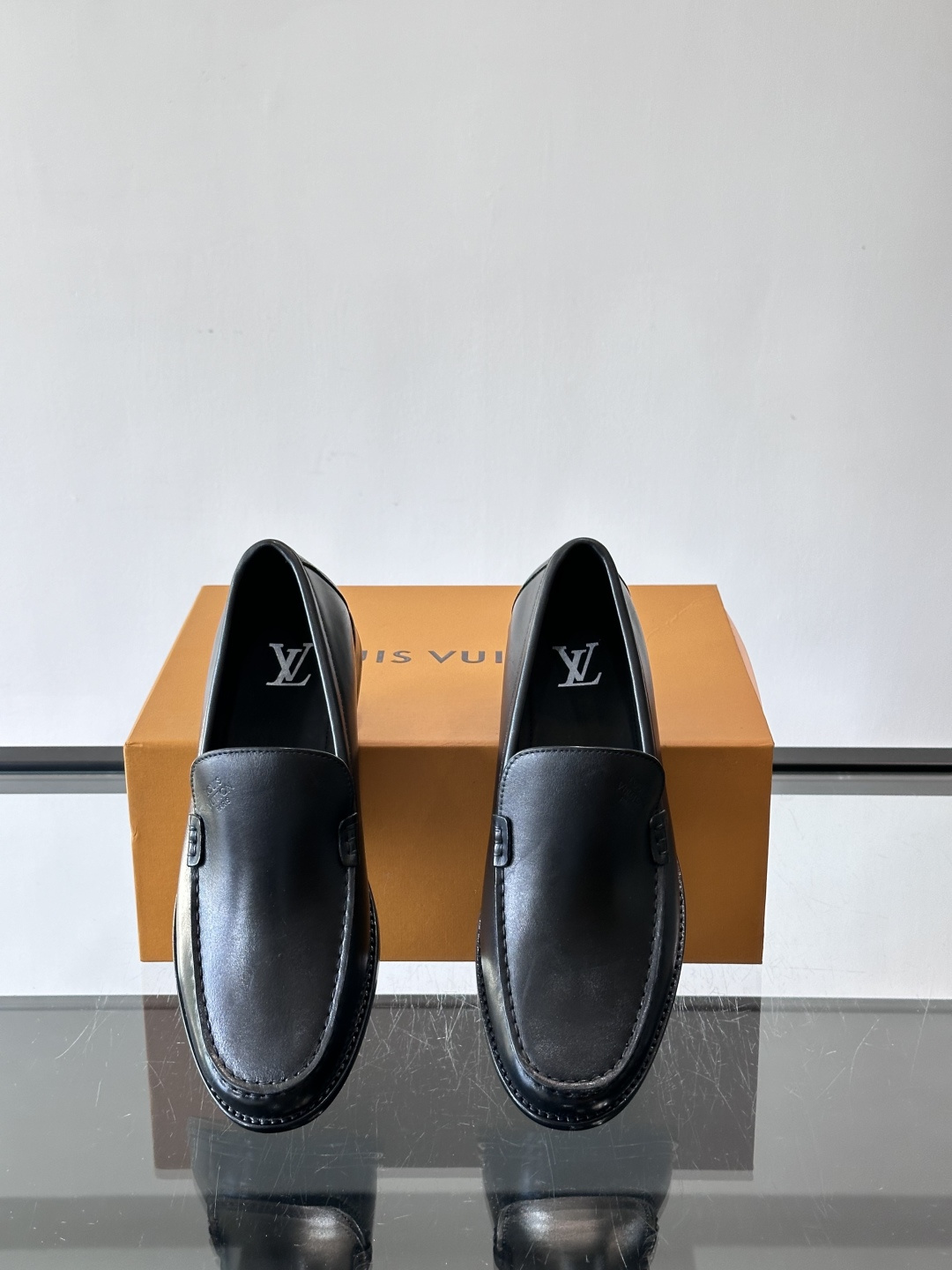 ◾️▫️L.v~高端男士正装休闲皮鞋，经典款，高端大气，进口牛皮打造，小牛皮透气内里，真皮大底，顶级品质