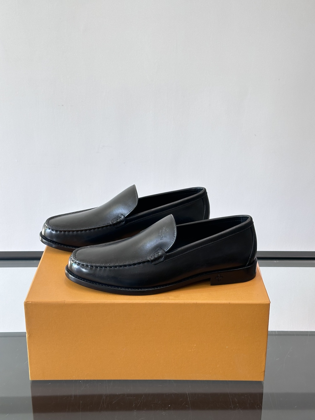 ◾️▫️L.v~高端男士正装休闲皮鞋，经典款，高端大气，进口牛皮打造，小牛皮透气内里，真皮大底，顶级品质