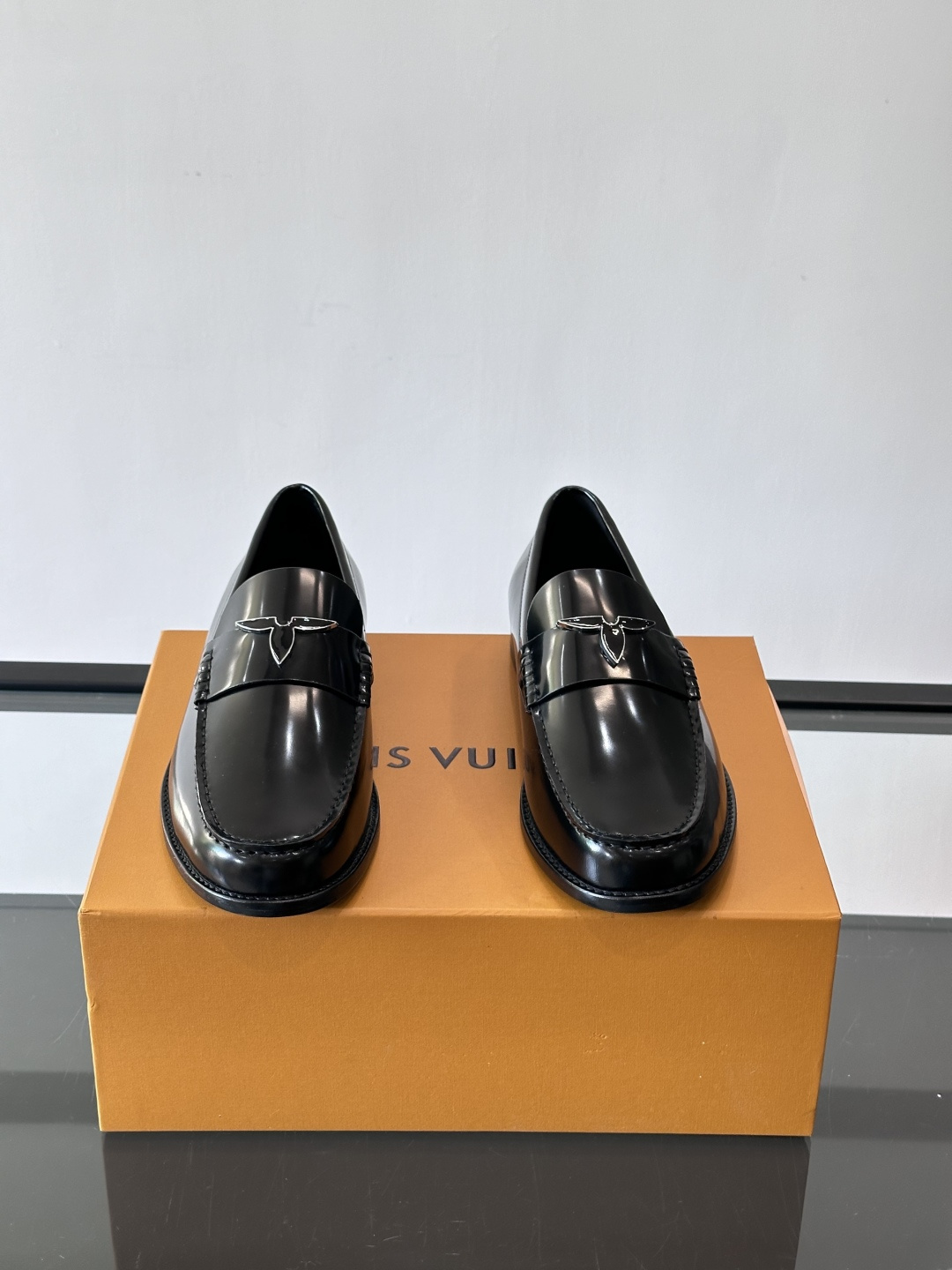 ◾️▫️L.v~高端男士正装休闲皮鞋，经典款，高端大气，进口牛皮打造，小牛皮透气内里，真皮大底，顶级品质