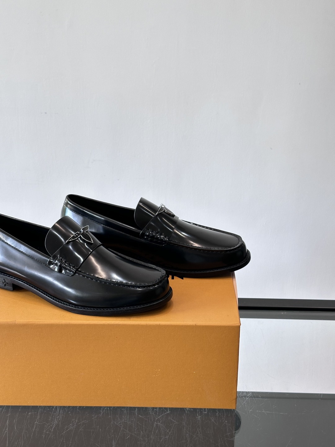 ◾️▫️L.v~高端男士正装休闲皮鞋，经典款，高端大气，进口牛皮打造，小牛皮透气内里，真皮大底，顶级品质