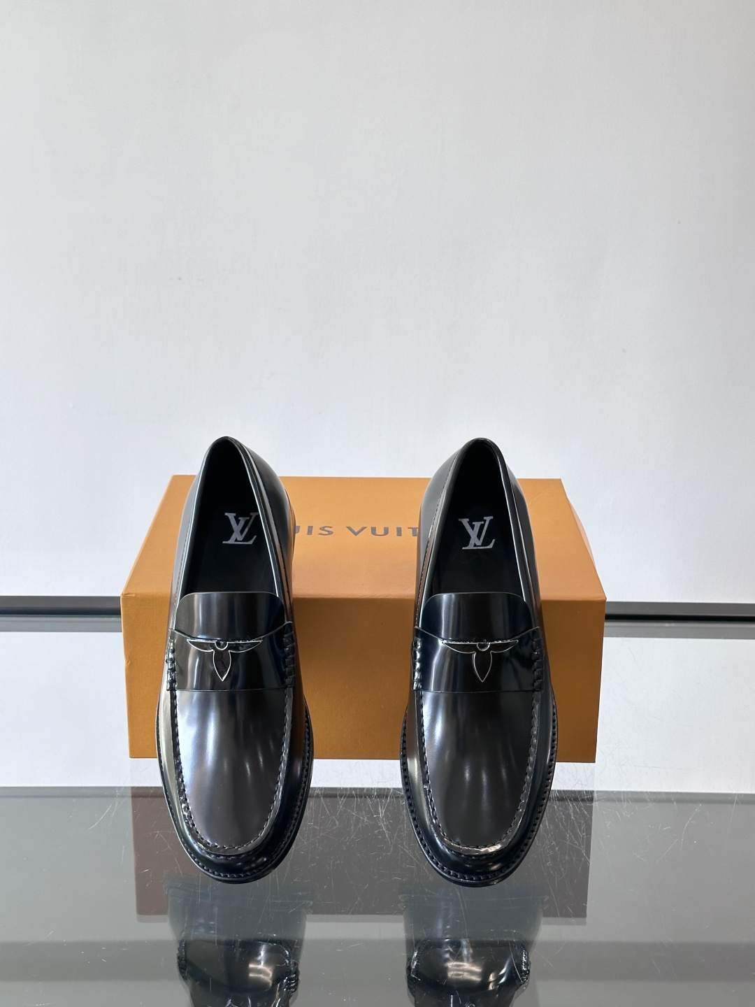 ◾️▫️L.v~高端男士正装休闲皮鞋，经典款，高端大气，进口牛皮打造，小牛皮透气内里，真皮大底，顶级品质