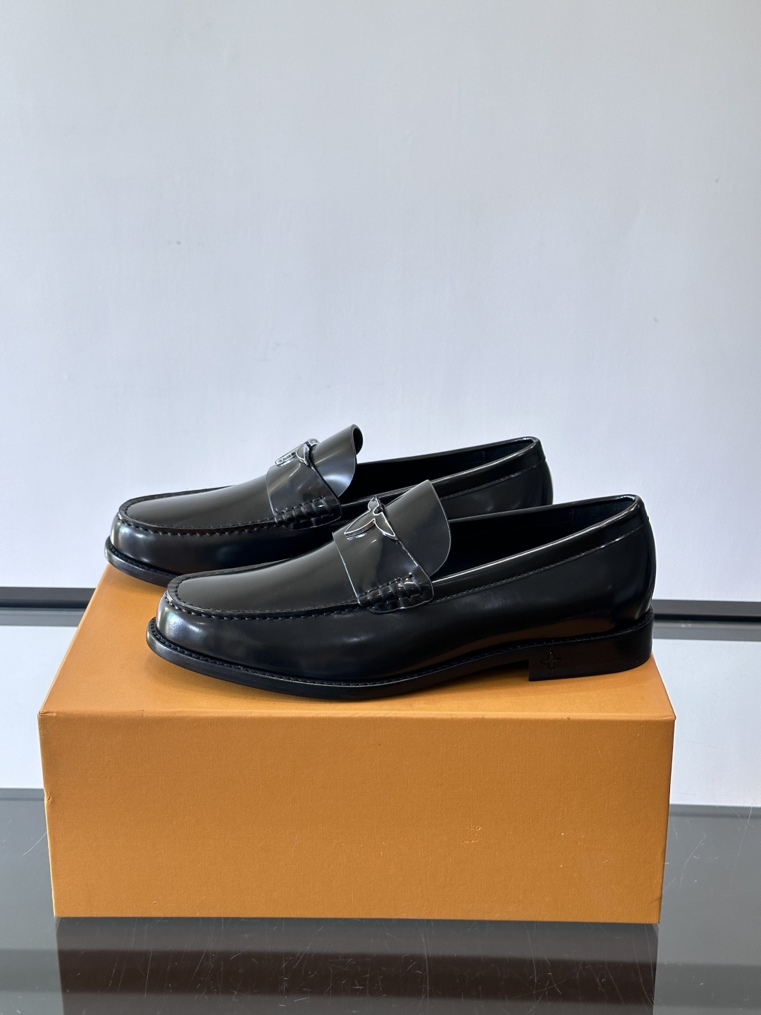 ◾️▫️L.v~高端男士正装休闲皮鞋，经典款，高端大气，进口牛皮打造，小牛皮透气内里，真皮大底，顶级品质