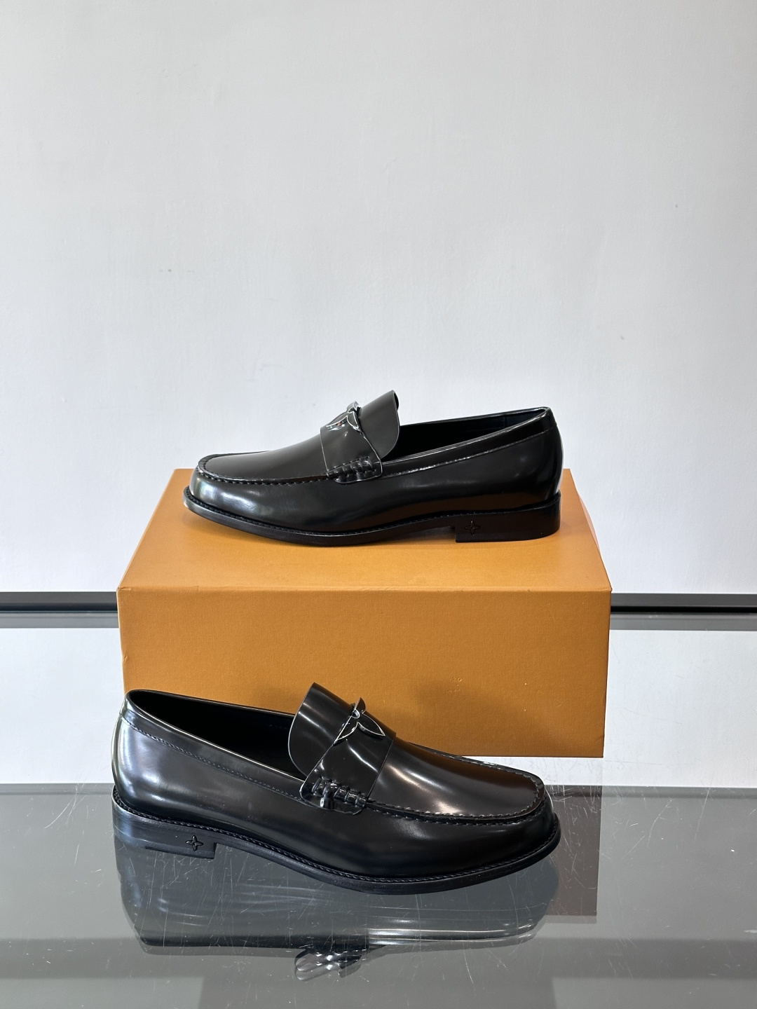 ◾️▫️L.v~高端男士正装休闲皮鞋，经典款，高端大气，进口牛皮打造，小牛皮透气内里，真皮大底，顶级品质