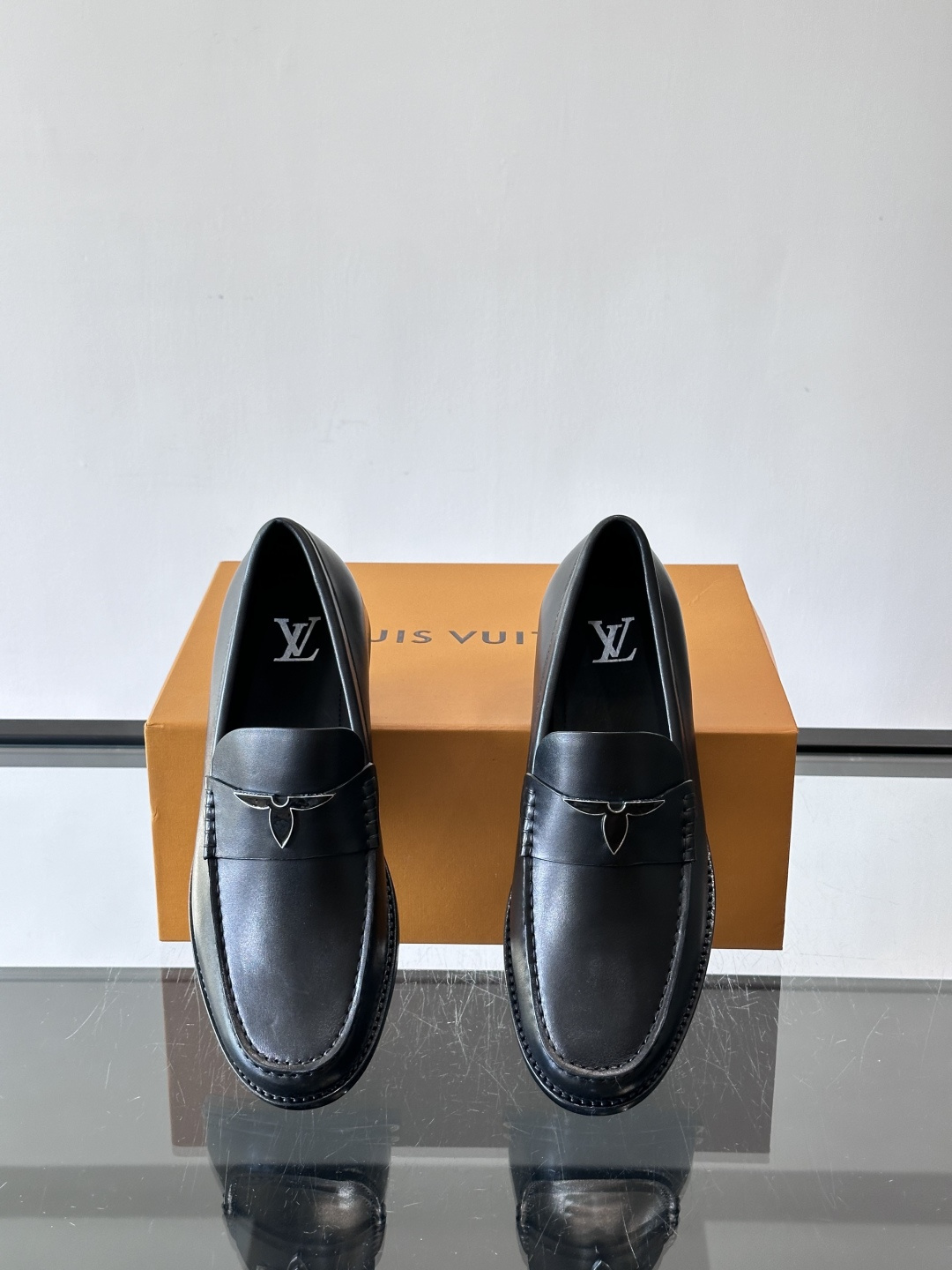 ◾️▫️L.v~高端男士正装休闲皮鞋，经典款，高端大气，进口牛皮打造，小牛皮透气内里，真皮大底，顶级品质