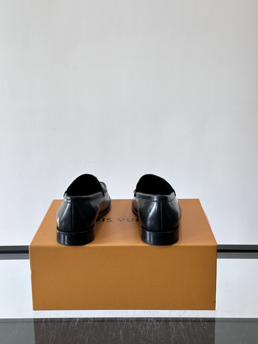 ◾️▫️L.v~高端男士正装休闲皮鞋，经典款，高端大气，进口牛皮打造，小牛皮透气内里，真皮大底，顶级品质