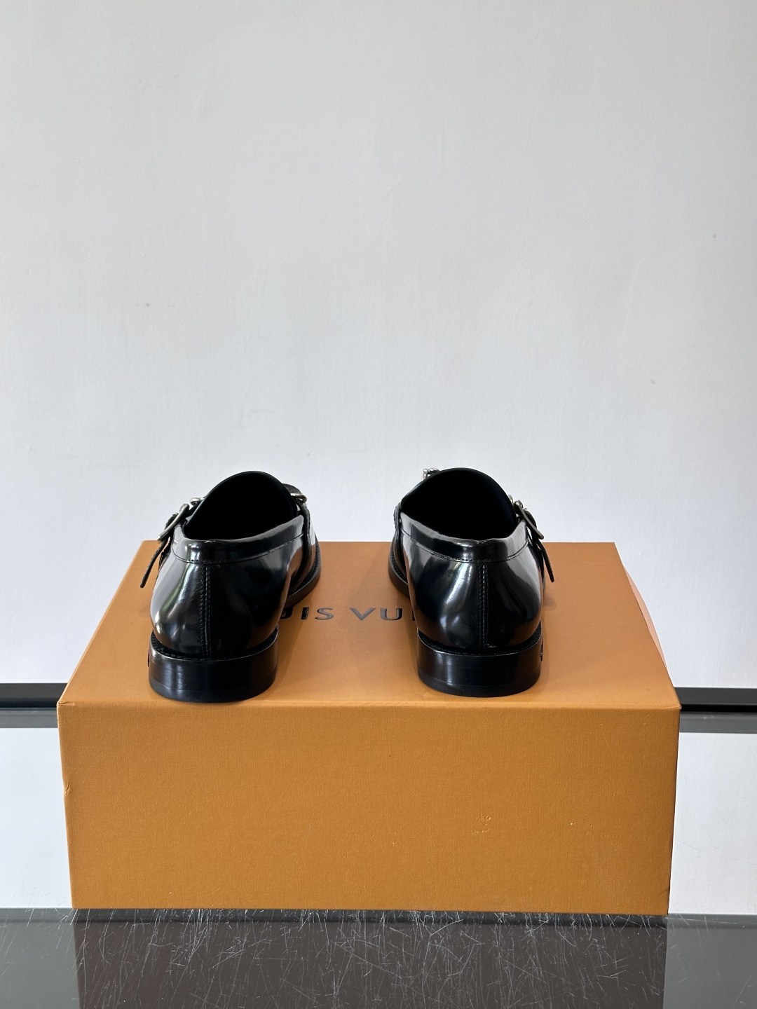 ◾️▫️L.v~高端男士正装休闲皮鞋，经典款，高端大气，进口牛皮打造，小牛皮透气内里，真皮大底，顶级品质