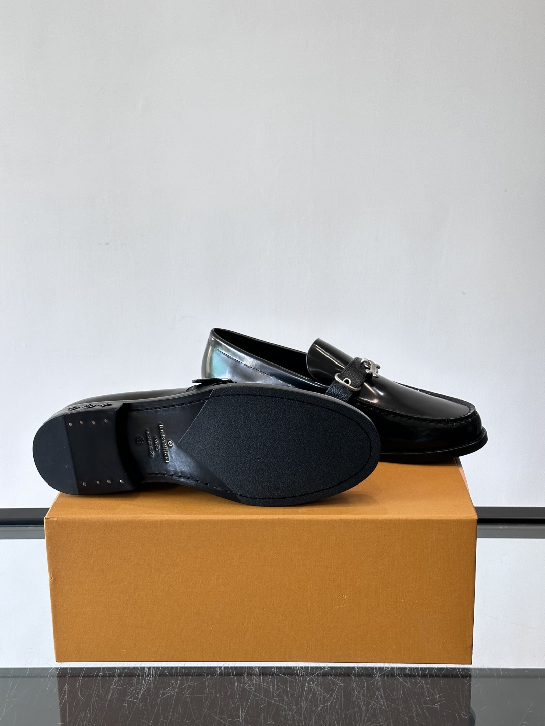 ◾️▫️L.v~高端男士正装休闲皮鞋，经典款，高端大气，进口牛皮打造，小牛皮透气内里，真皮大底，顶级品质