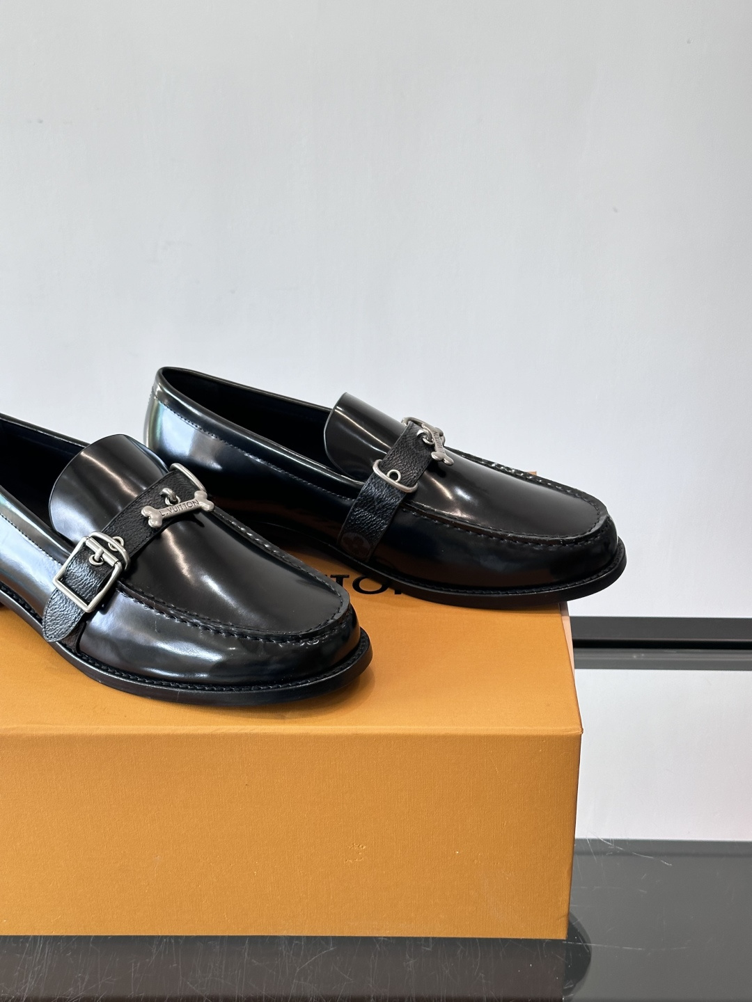 ◾️▫️L.v~高端男士正装休闲皮鞋，经典款，高端大气，进口牛皮打造，小牛皮透气内里，真皮大底，顶级品质