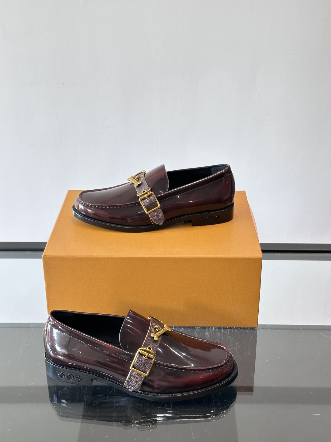 ◾️▫️L.v~高端男士正装休闲皮鞋，经典款，高端大气，进口牛皮打造，小牛皮透气内里，真皮大底，顶级品质