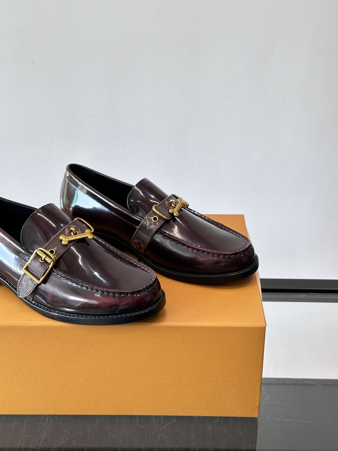 ◾️▫️L.v~高端男士正装休闲皮鞋，经典款，高端大气，进口牛皮打造，小牛皮透气内里，真皮大底，顶级品质