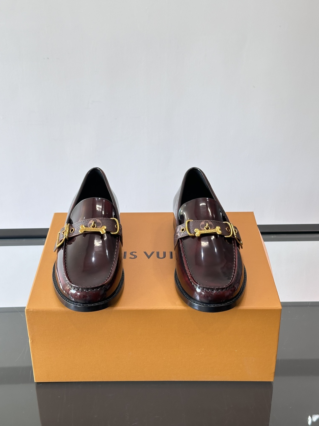 ◾️▫️L.v~高端男士正装休闲皮鞋，经典款，高端大气，进口牛皮打造，小牛皮透气内里，真皮大底，顶级品质