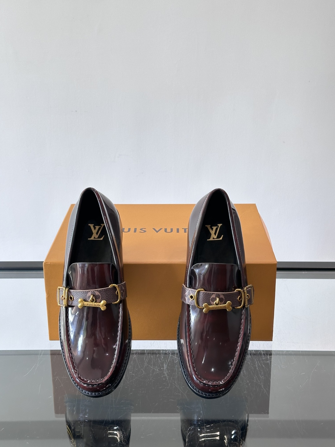 ◾️▫️L.v~高端男士正装休闲皮鞋，经典款，高端大气，进口牛皮打造，小牛皮透气内里，真皮大底，顶级品质