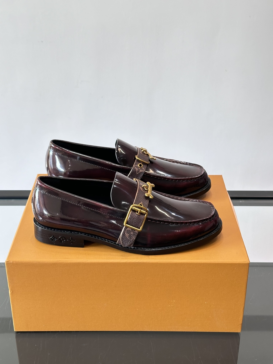 ◾️▫️L.v~高端男士正装休闲皮鞋，经典款，高端大气，进口牛皮打造，小牛皮透气内里，真皮大底，顶级品质