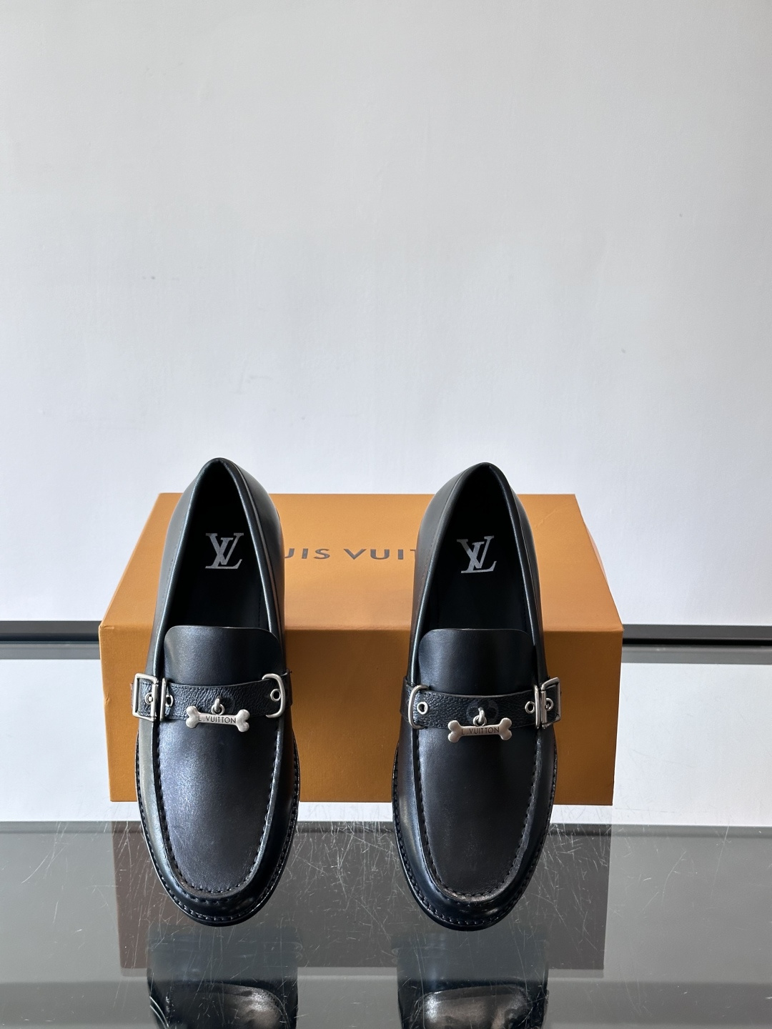 ◾️▫️L.v~高端男士正装休闲皮鞋，经典款，高端大气，进口牛皮打造，小牛皮透气内里，真皮大底，顶级品质