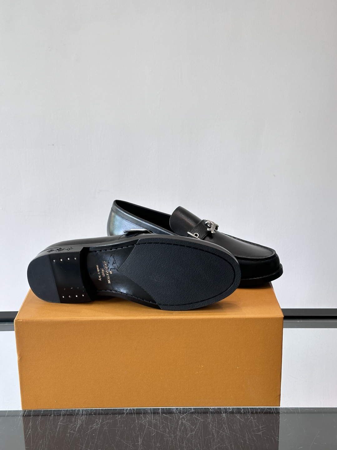 ◾️▫️L.v~高端男士正装休闲皮鞋，经典款，高端大气，进口牛皮打造，小牛皮透气内里，真皮大底，顶级品质