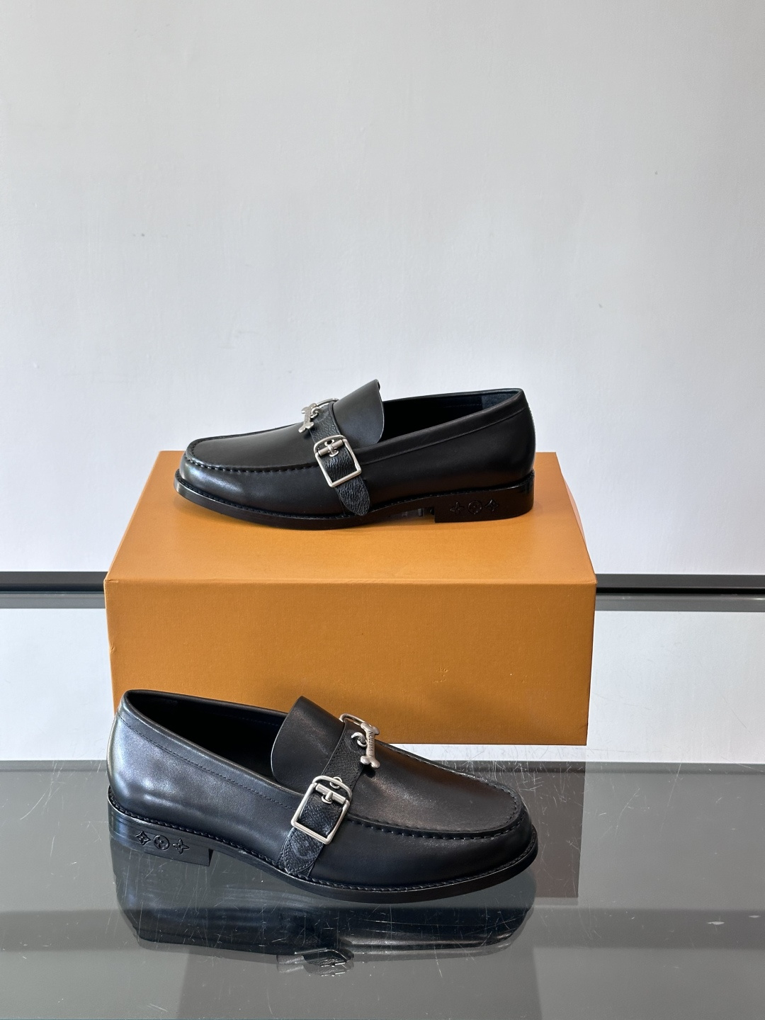 ◾️▫️L.v~高端男士正装休闲皮鞋，经典款，高端大气，进口牛皮打造，小牛皮透气内里，真皮大底，顶级品质