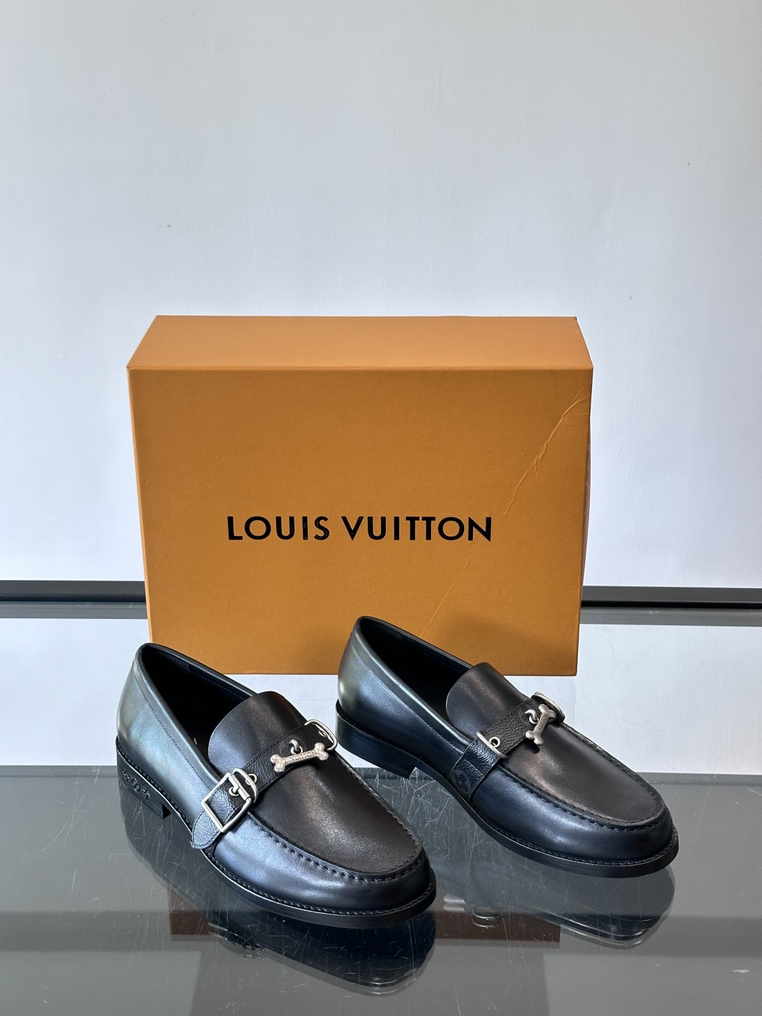 ◾️▫️L.v~高端男士正装休闲皮鞋，经典款，高端大气，进口牛皮打造，小牛皮透气内里，真皮大底，顶级品质