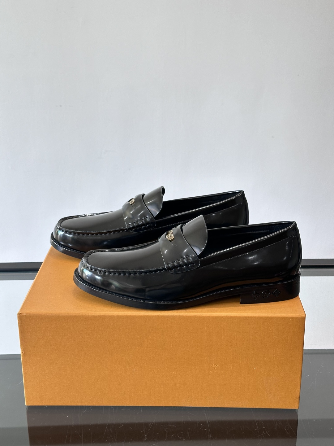 ◾️▫️L.v~高端男士正装休闲皮鞋，经典款，高端大气，进口牛皮打造，小牛皮透气内里，真皮大底，顶级品质