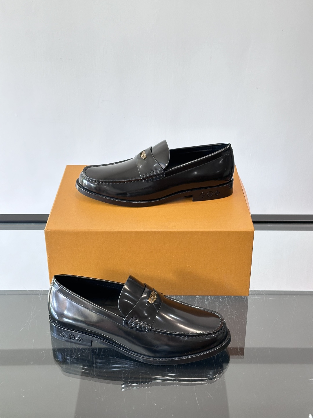 ◾️▫️L.v~高端男士正装休闲皮鞋，经典款，高端大气，进口牛皮打造，小牛皮透气内里，真皮大底，顶级品质