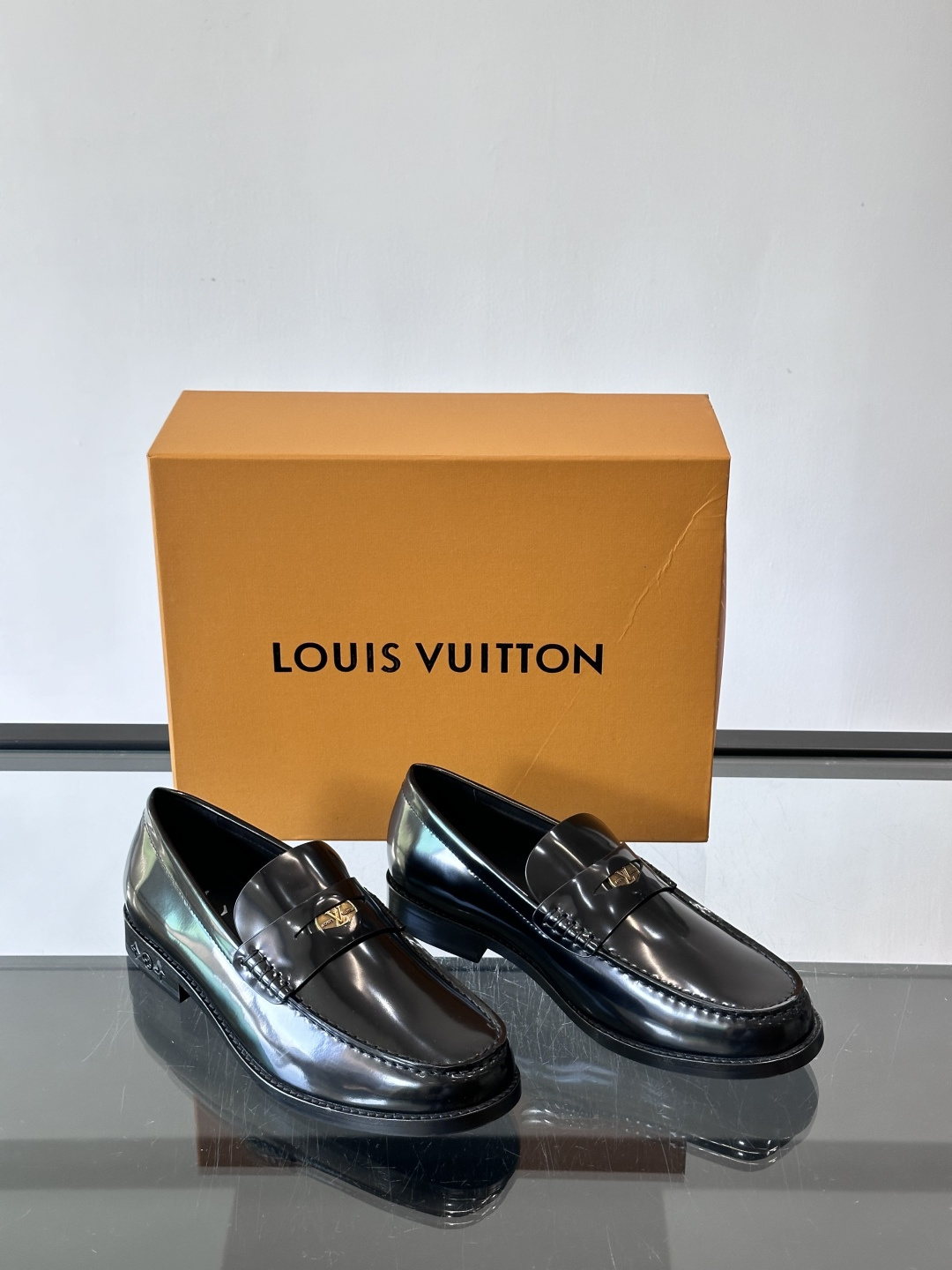 ◾️▫️L.v~高端男士正装休闲皮鞋，经典款，高端大气，进口牛皮打造，小牛皮透气内里，真皮大底，顶级品质