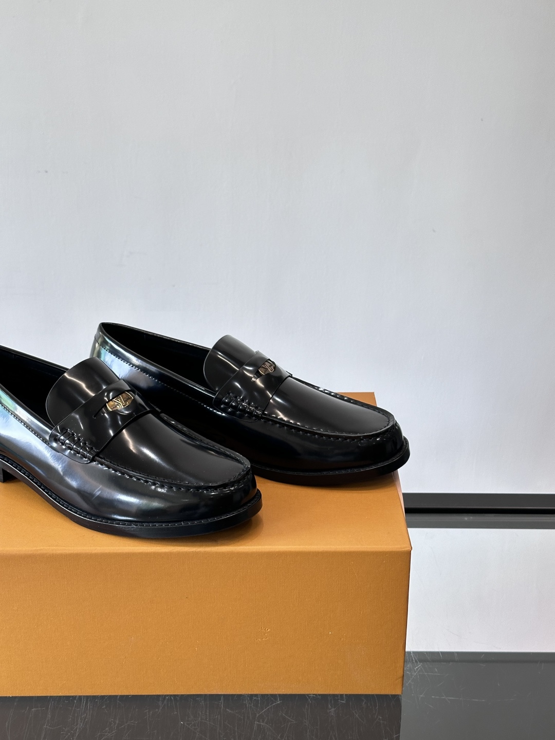 ◾️▫️L.v~高端男士正装休闲皮鞋，经典款，高端大气，进口牛皮打造，小牛皮透气内里，真皮大底，顶级品质