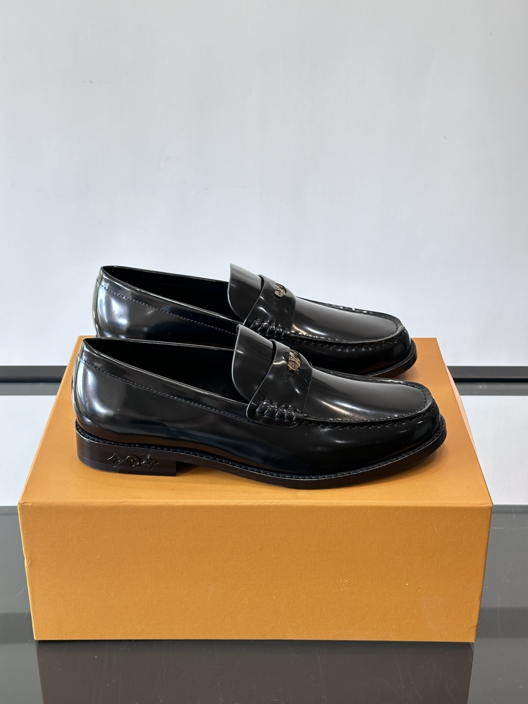 ◾️▫️L.v~高端男士正装休闲皮鞋，经典款，高端大气，进口牛皮打造，小牛皮透气内里，真皮大底，顶级品质