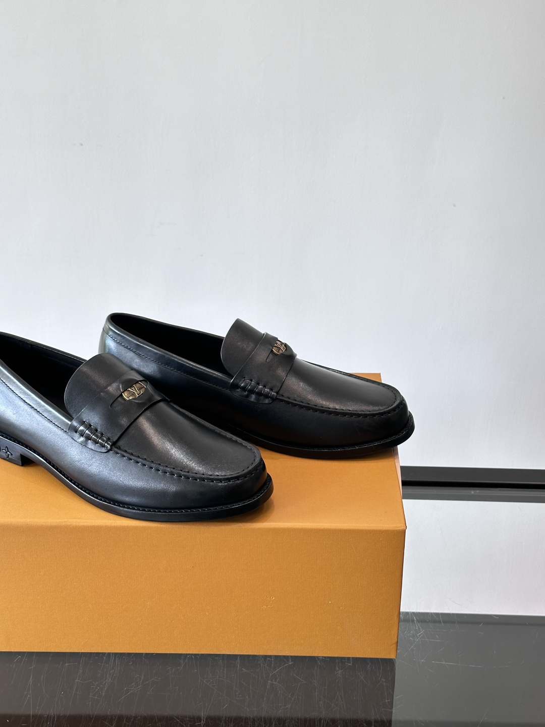 ◾️▫️L.v~高端男士正装休闲皮鞋，经典款，高端大气，进口牛皮打造，小牛皮透气内里，真皮大底，顶级品质