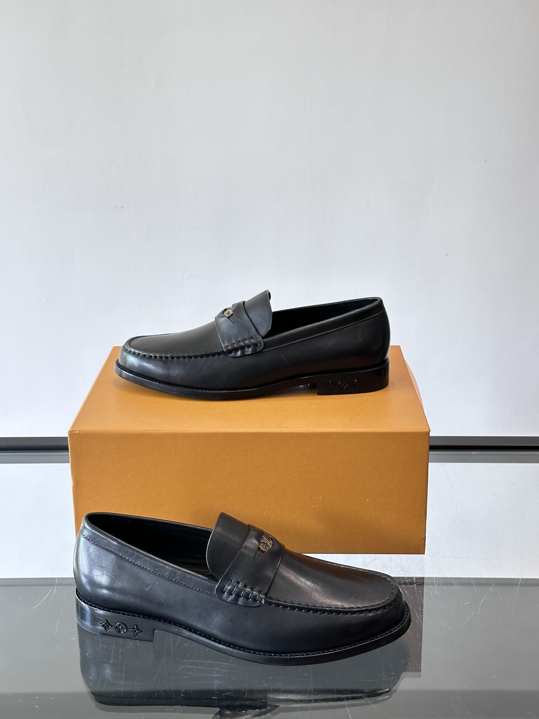 ◾️▫️L.v~高端男士正装休闲皮鞋，经典款，高端大气，进口牛皮打造，小牛皮透气内里，真皮大底，顶级品质