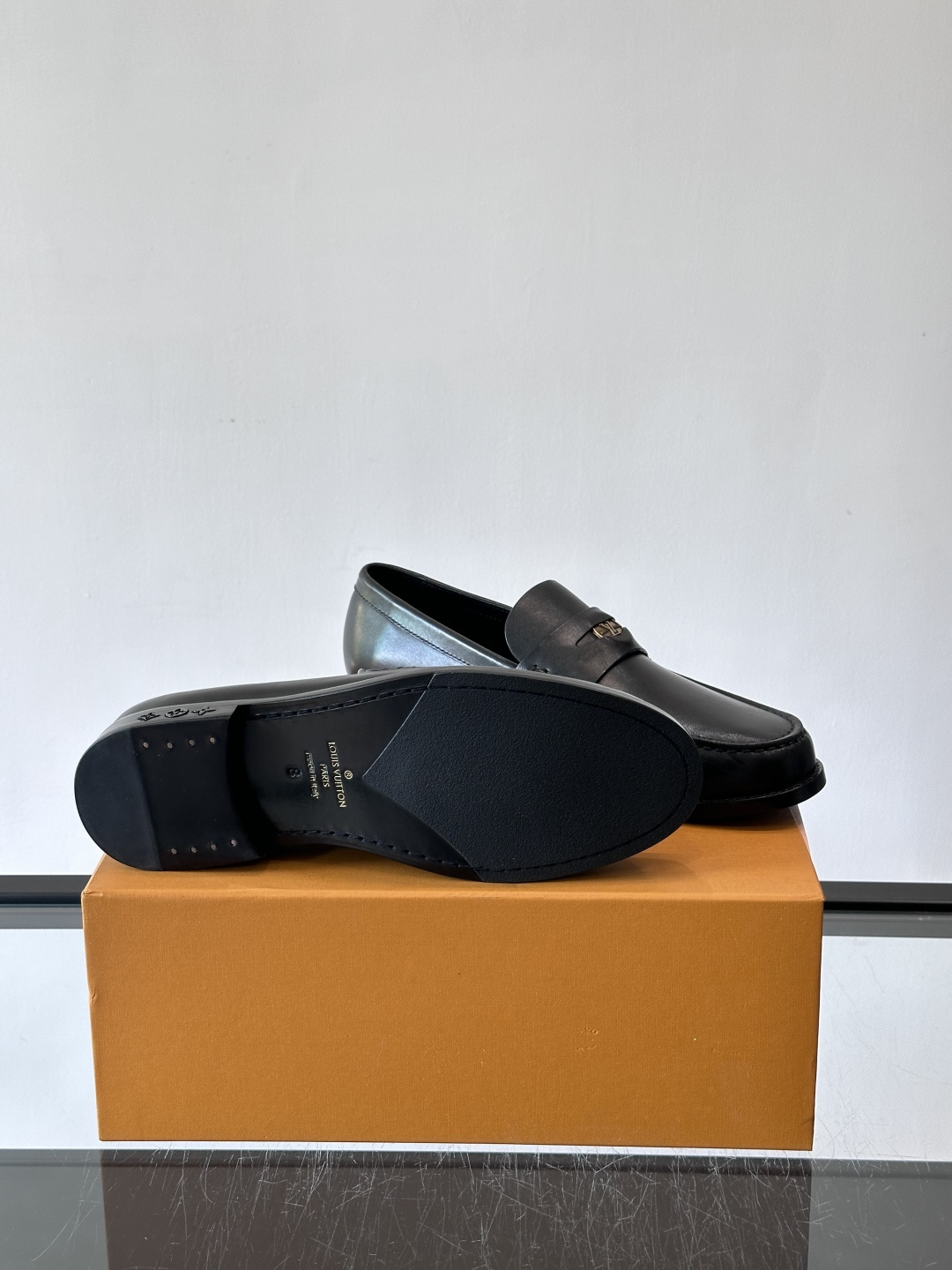 ◾️▫️L.v~高端男士正装休闲皮鞋，经典款，高端大气，进口牛皮打造，小牛皮透气内里，真皮大底，顶级品质