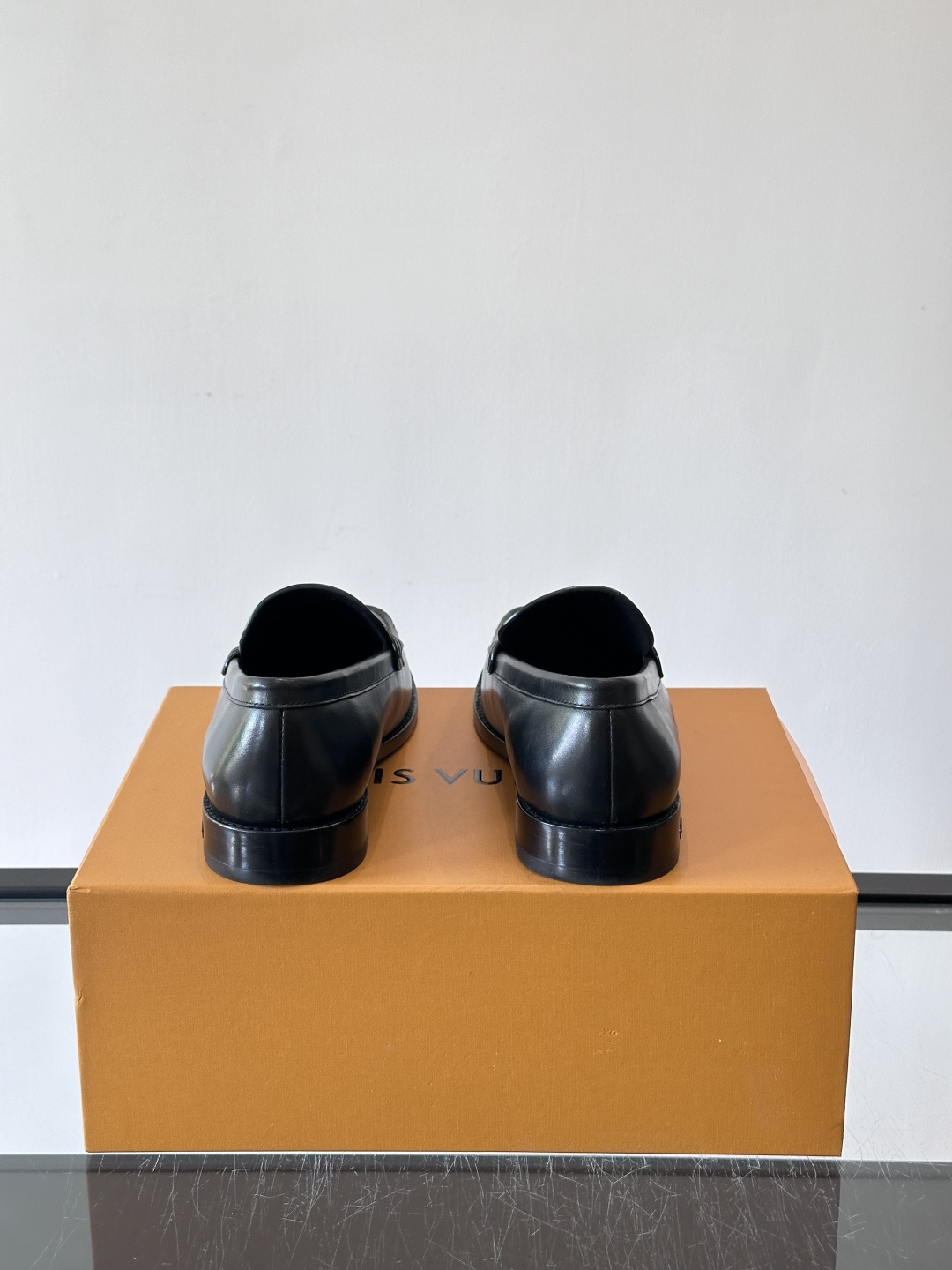 ◾️▫️L.v~高端男士正装休闲皮鞋，经典款，高端大气，进口牛皮打造，小牛皮透气内里，真皮大底，顶级品质