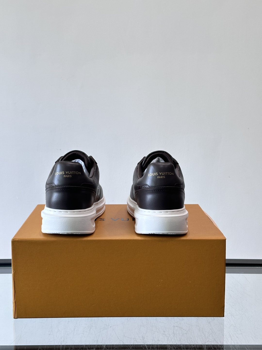 LV Beverly Hills运动鞋采用柔软牛皮，搭配经典Monogram印花，优雅又有辨识度✨。厚实