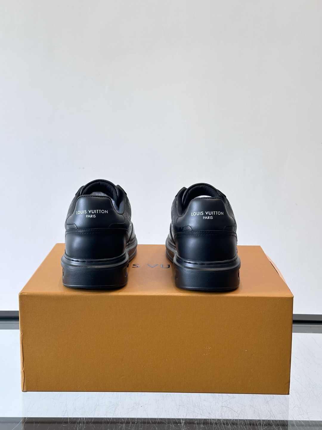 LV Beverly Hills运动鞋采用柔软牛皮，搭配经典Monogram印花，优雅又有辨识度✨。厚实