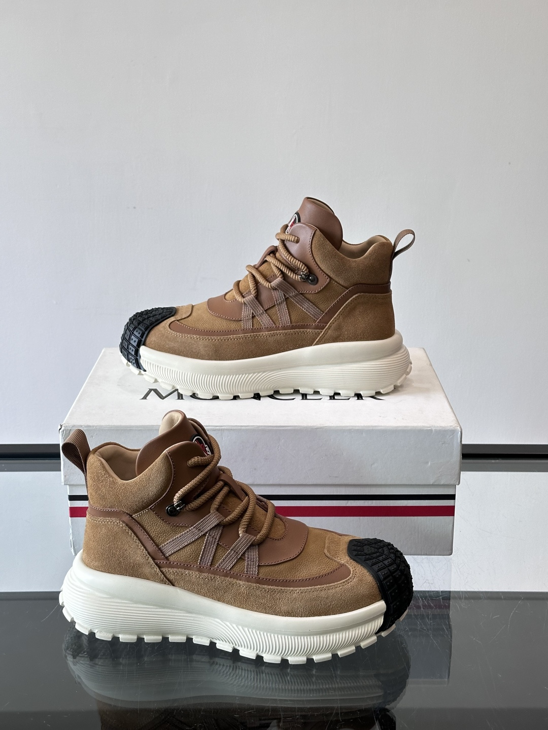 👟Mon蒙口男士运动鞋，棕色主色调，进口透气麂皮，质感满分又透气！黑色橡胶鞋头耐磨防护，厚底设计缓震力强