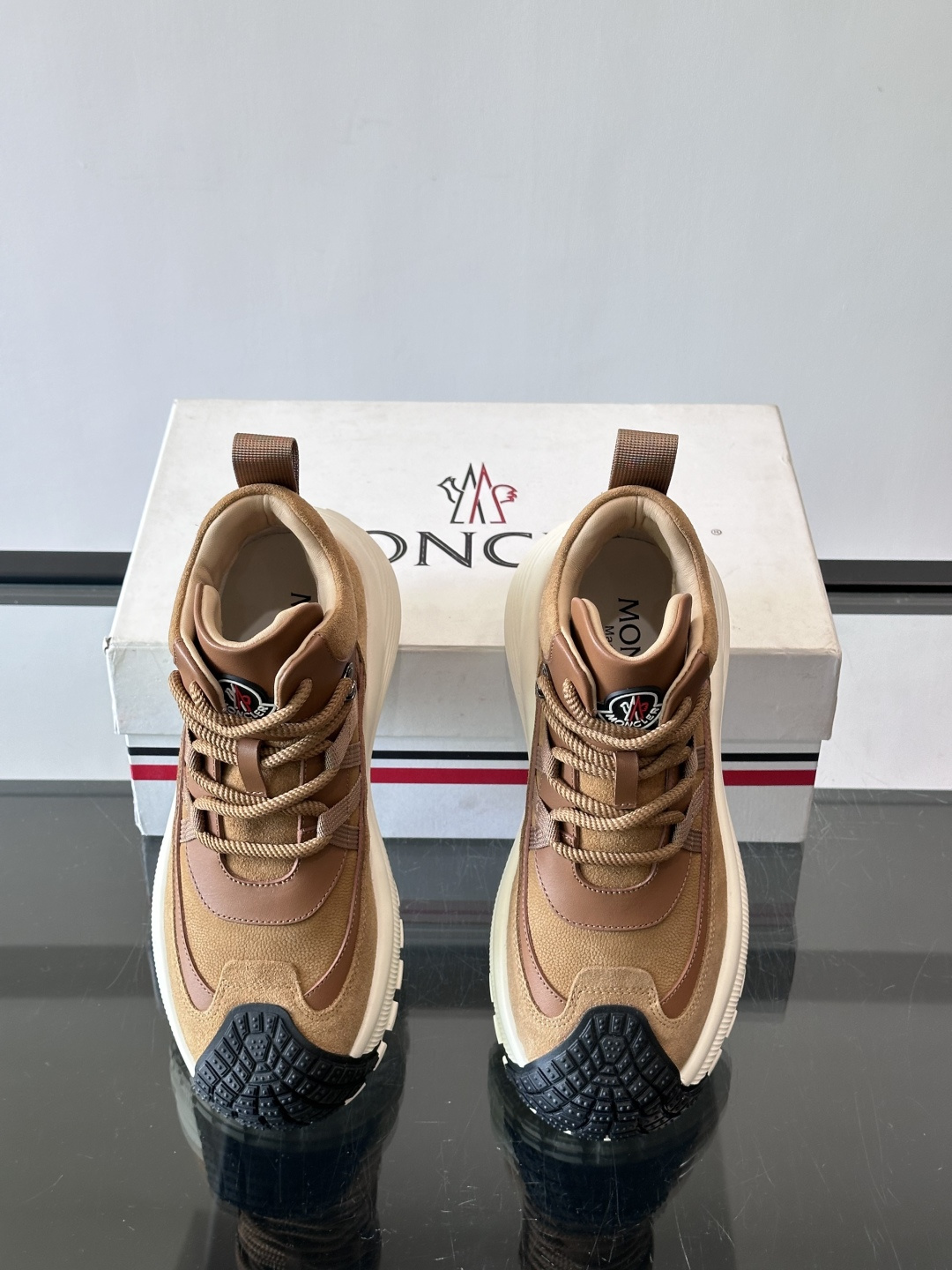 👟Mon蒙口男士运动鞋，棕色主色调，进口透气麂皮，质感满分又透气！黑色橡胶鞋头耐磨防护，厚底设计缓震力强