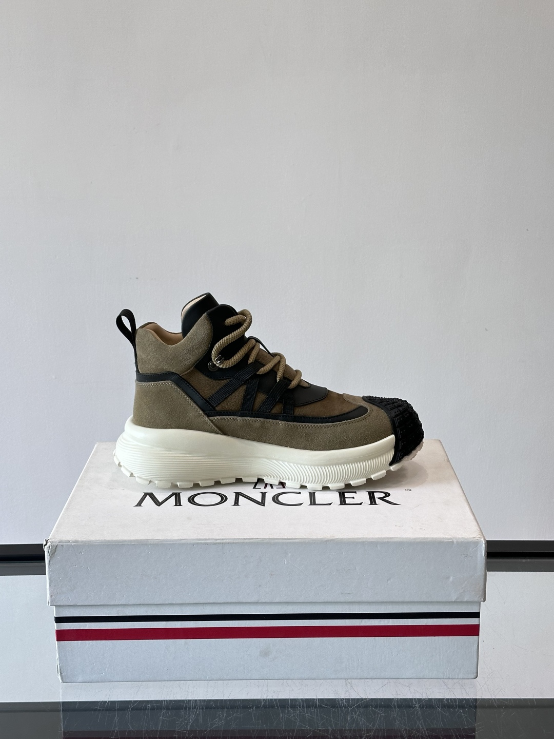 👟Mon蒙口男士运动鞋，棕色主色调，进口透气麂皮，质感满分又透气！黑色橡胶鞋头耐磨防护，厚底设计缓震力强