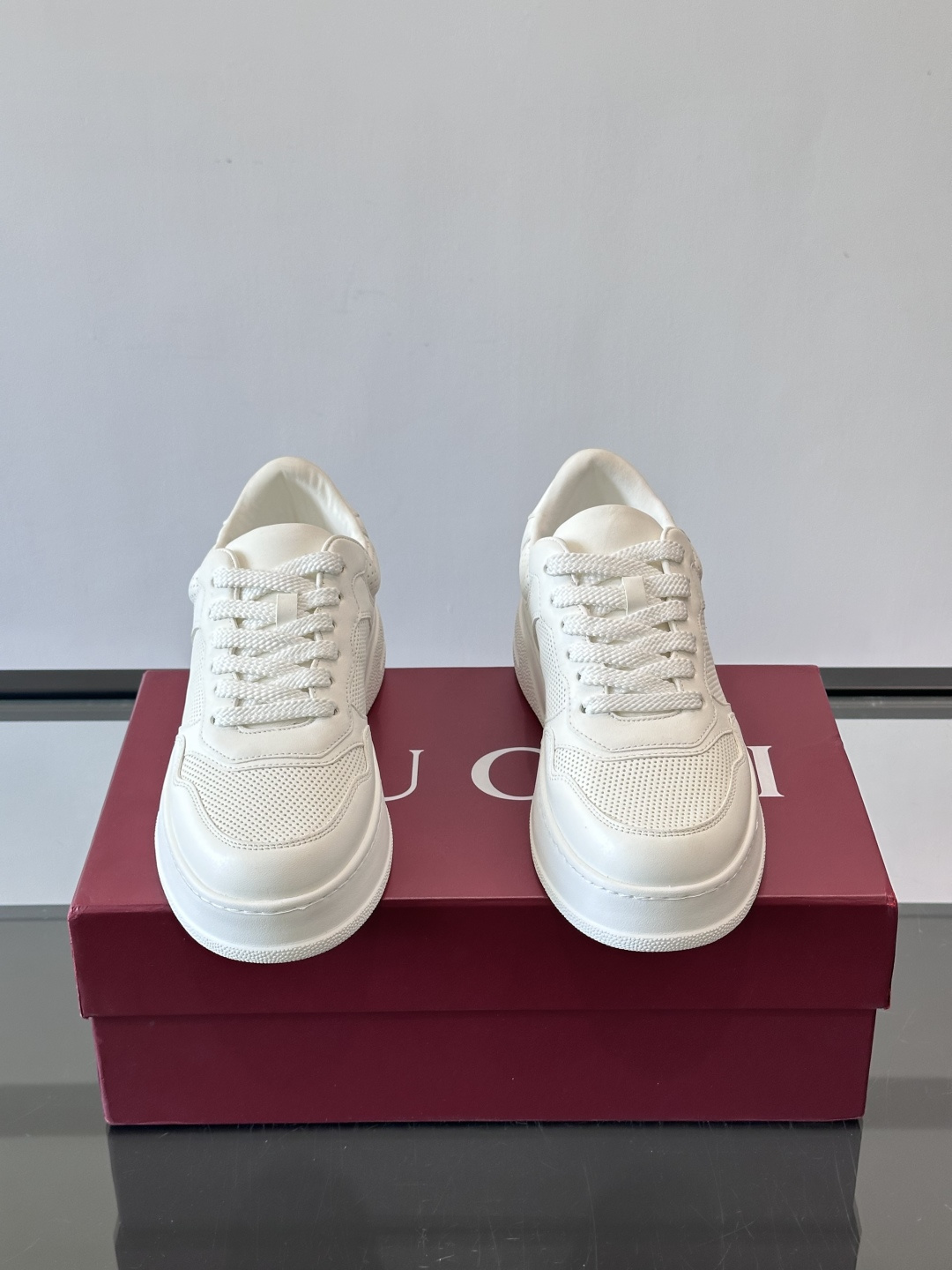 👟Gucci新款男士真皮休闲板鞋，头层牛皮+透气网布拼接，打孔设计超适合夏天穿！厚底轻便，增高又舒适，日