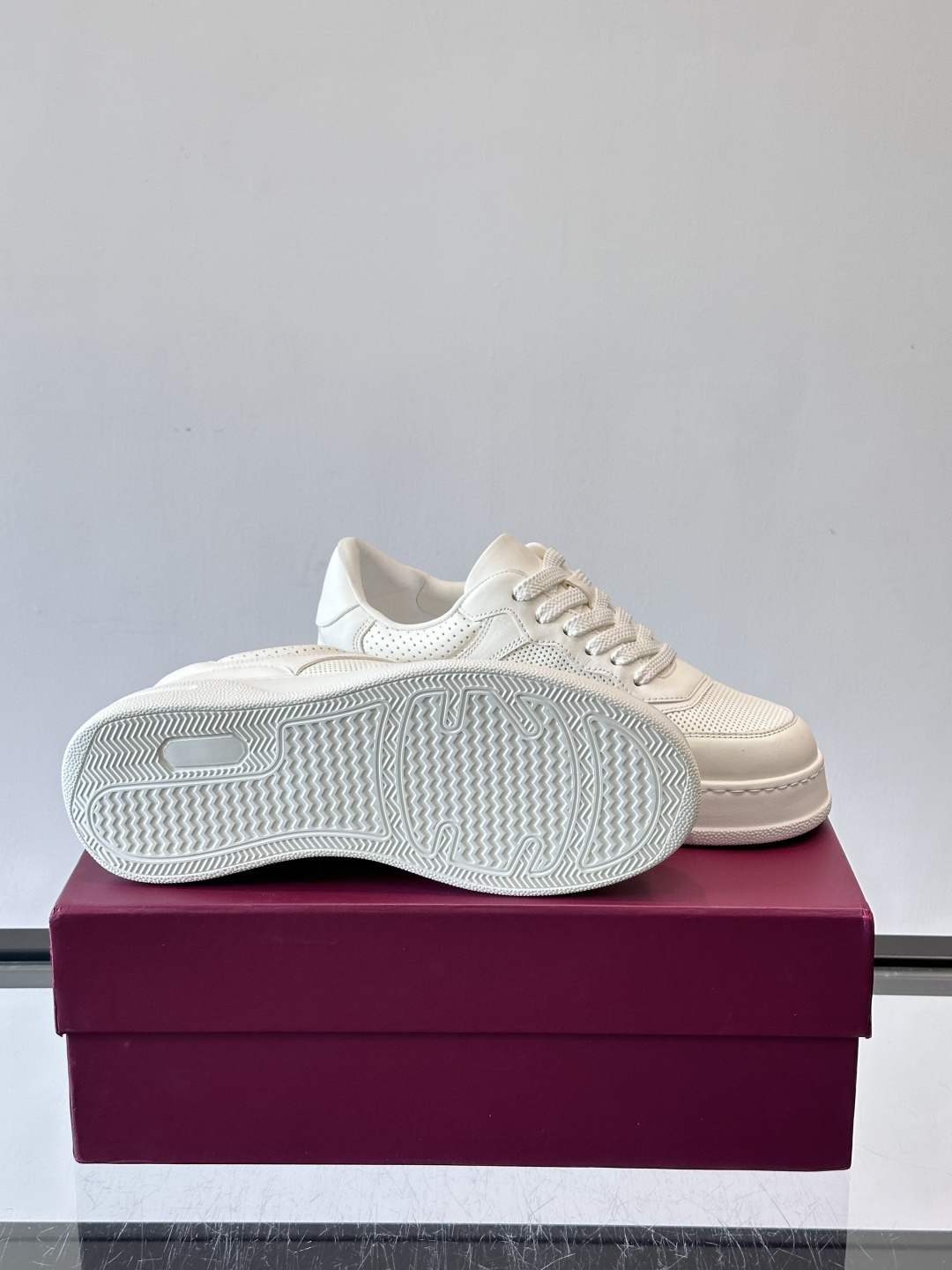 👟Gucci新款男士真皮休闲板鞋，头层牛皮+透气网布拼接，打孔设计超适合夏天穿！厚底轻便，增高又舒适，日